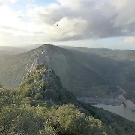 Pena Falcon En Monfraguee Hasta 15 Personas *